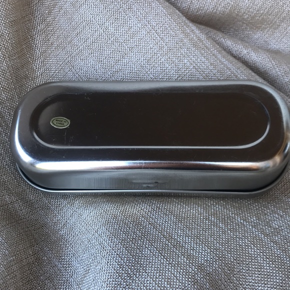 Guess Eyewear Metal Case - Picture 3 of 7